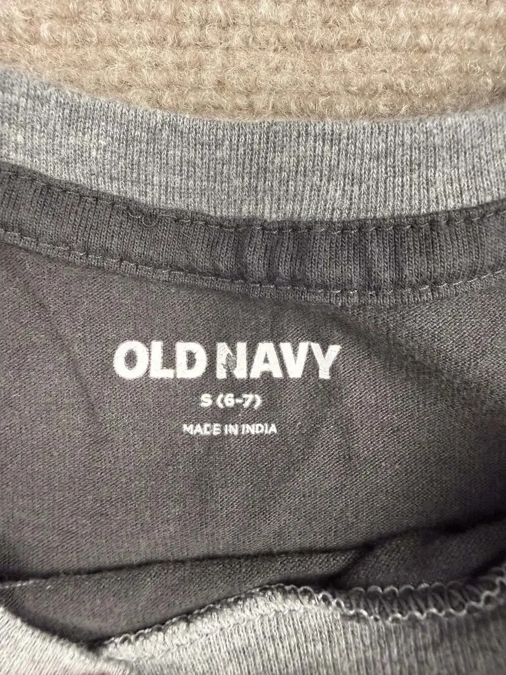 Old Navy Boys Gray and Black Striped Crew Neck T-Shirt Size S (6-7)